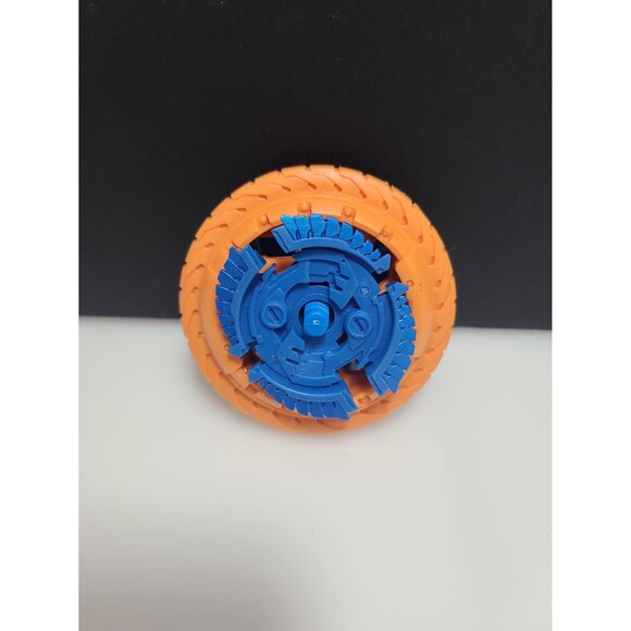 Beyblade Beywheelz Slash Wing Leone with Launcher - Picture 3 of 3